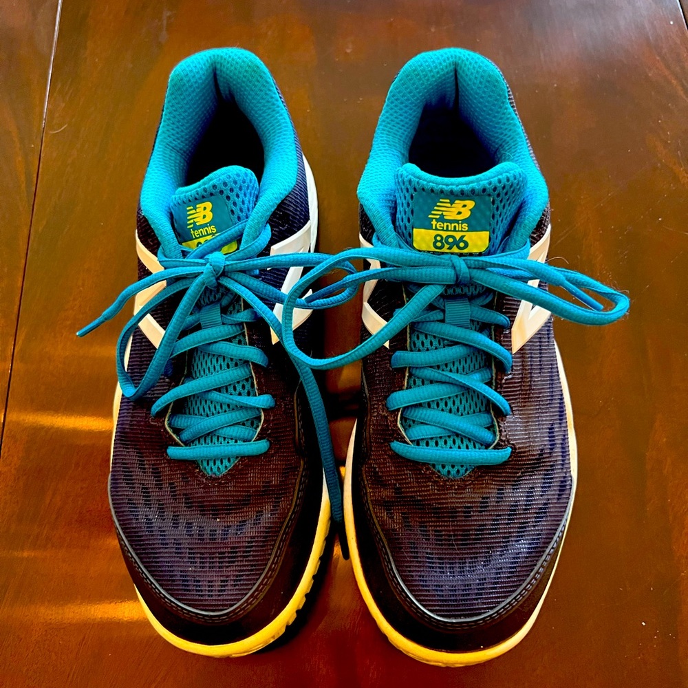 New Balance women’s tennis shoes
